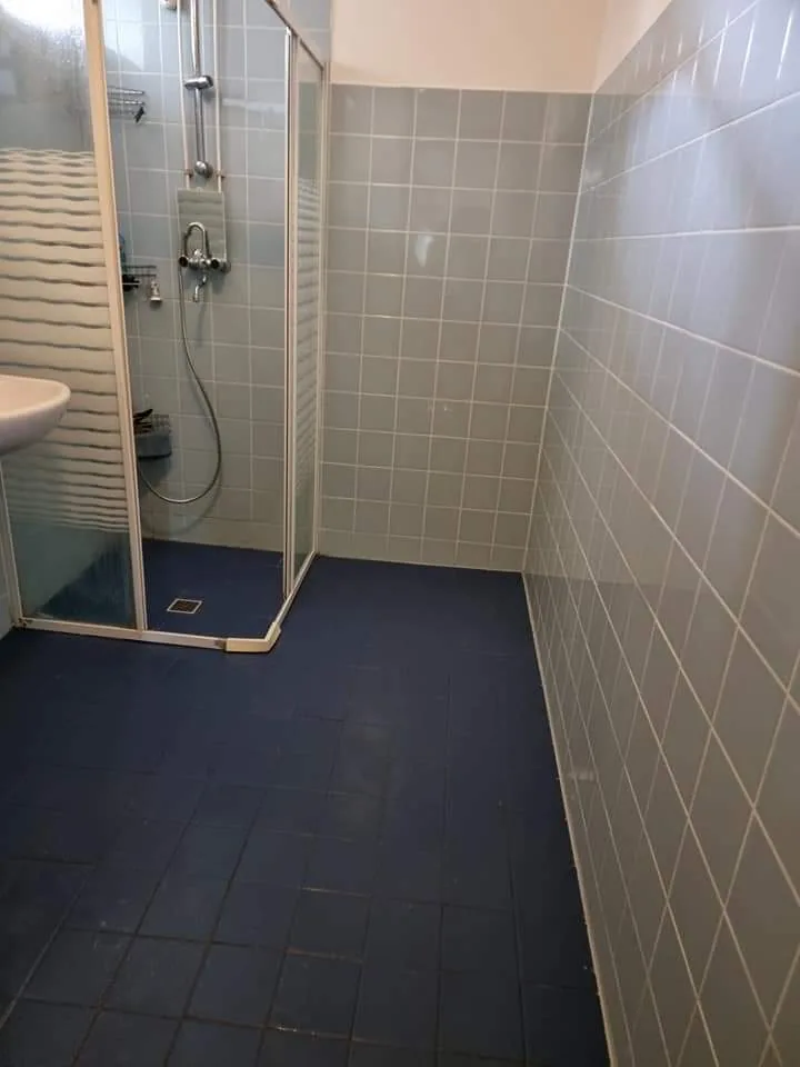 Een gereinigde badkamer